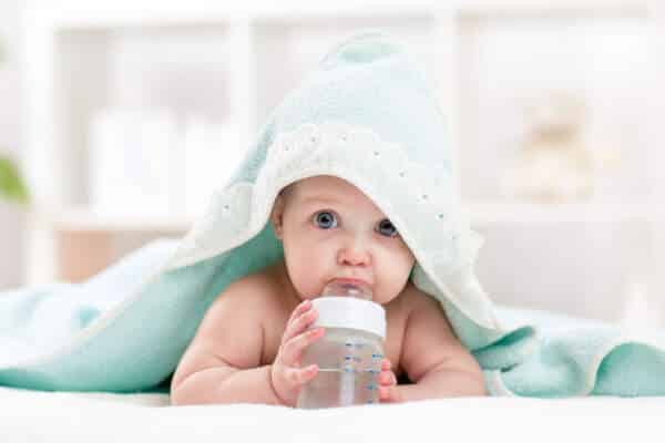Quelle eau choisir pour hydrater son bébé ?
